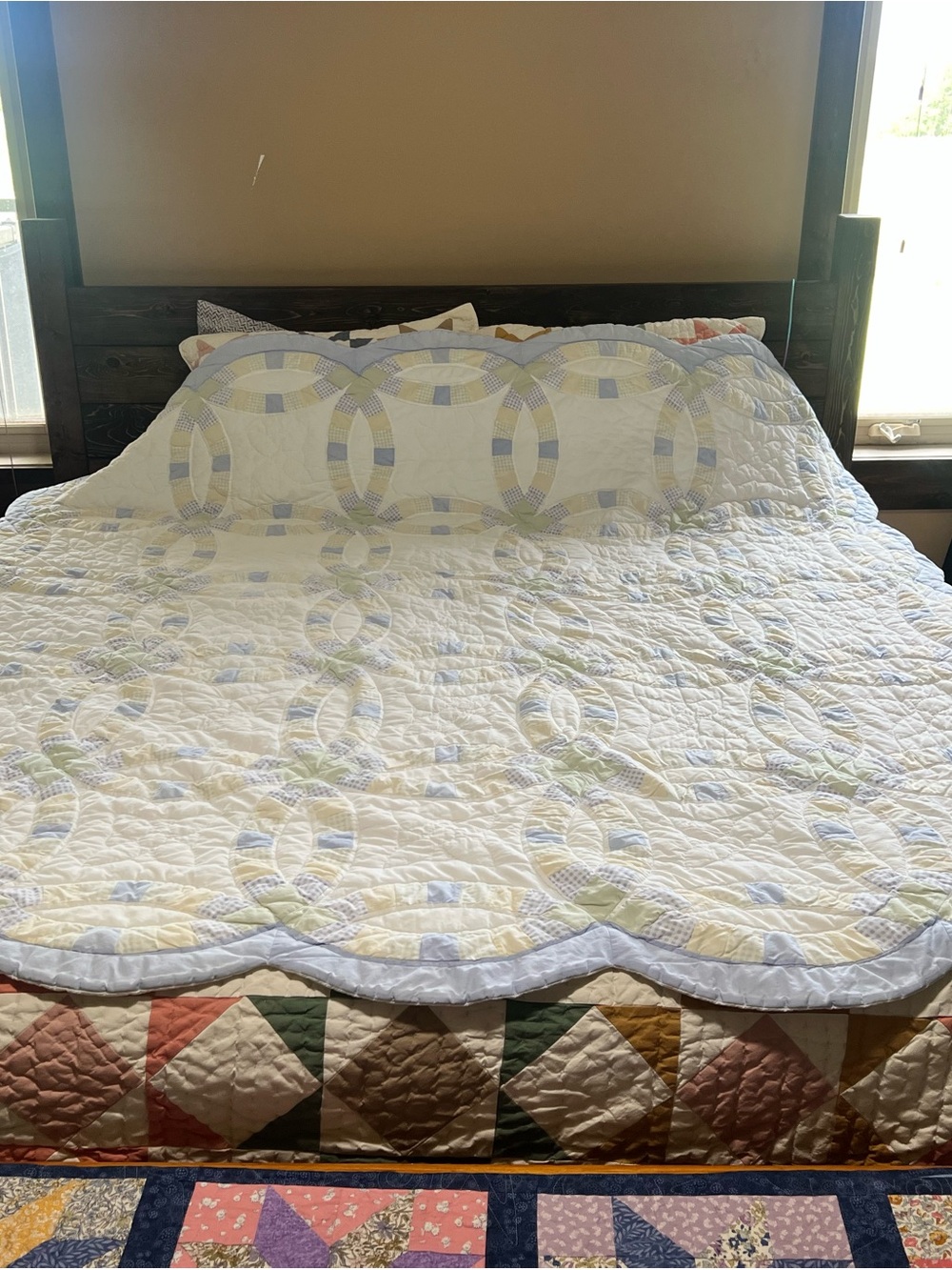 Classic White and Pastel Double Wedding Ring Quilt